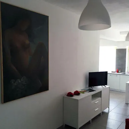 Rosso A 300 Mt Dal Centro Storico Di Aosta! דירה *